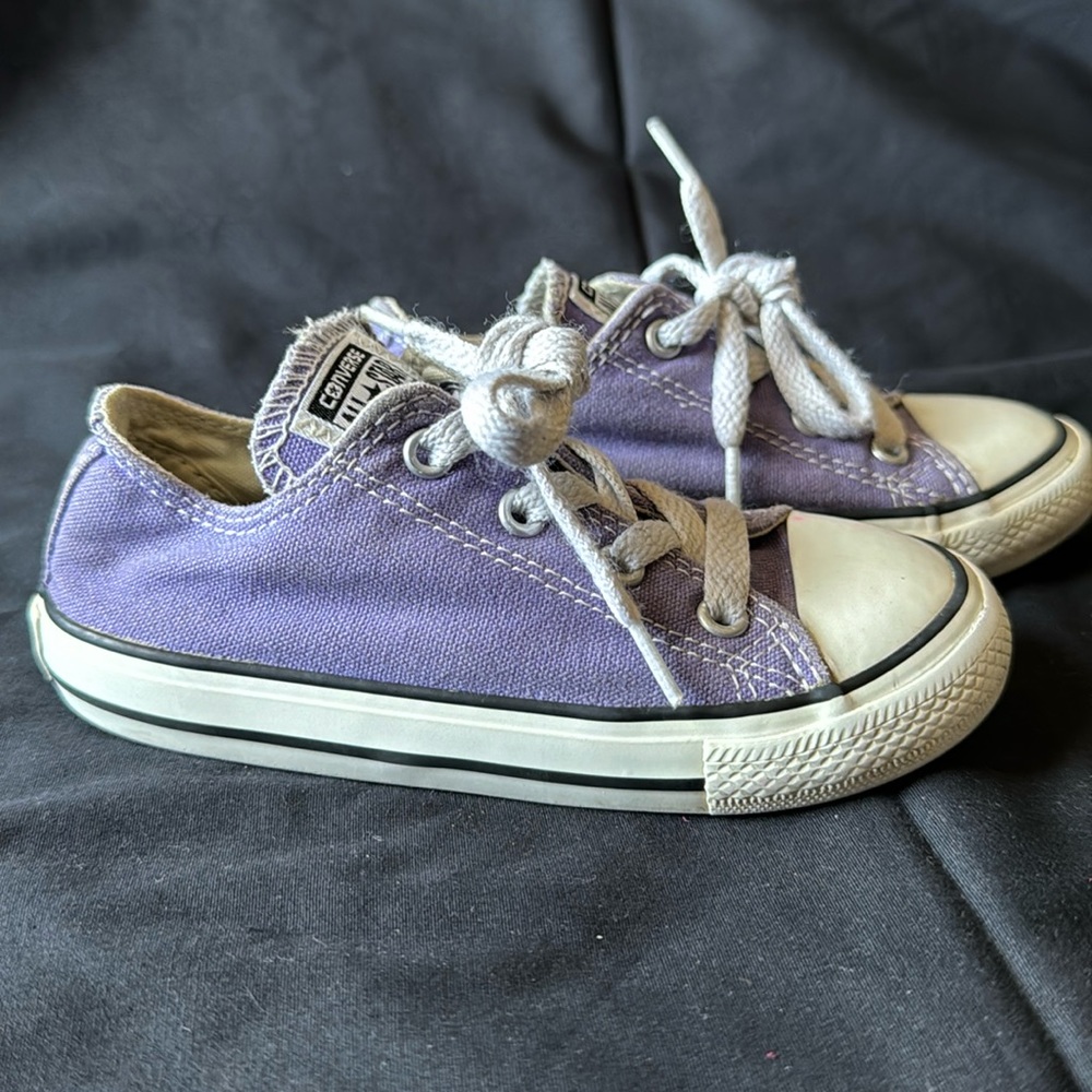 Converse lavender toddler size 9 low
